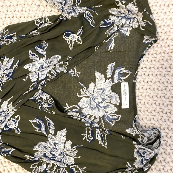 Abercrombie and Fitch green print romper size M - Picture 4 of 6
